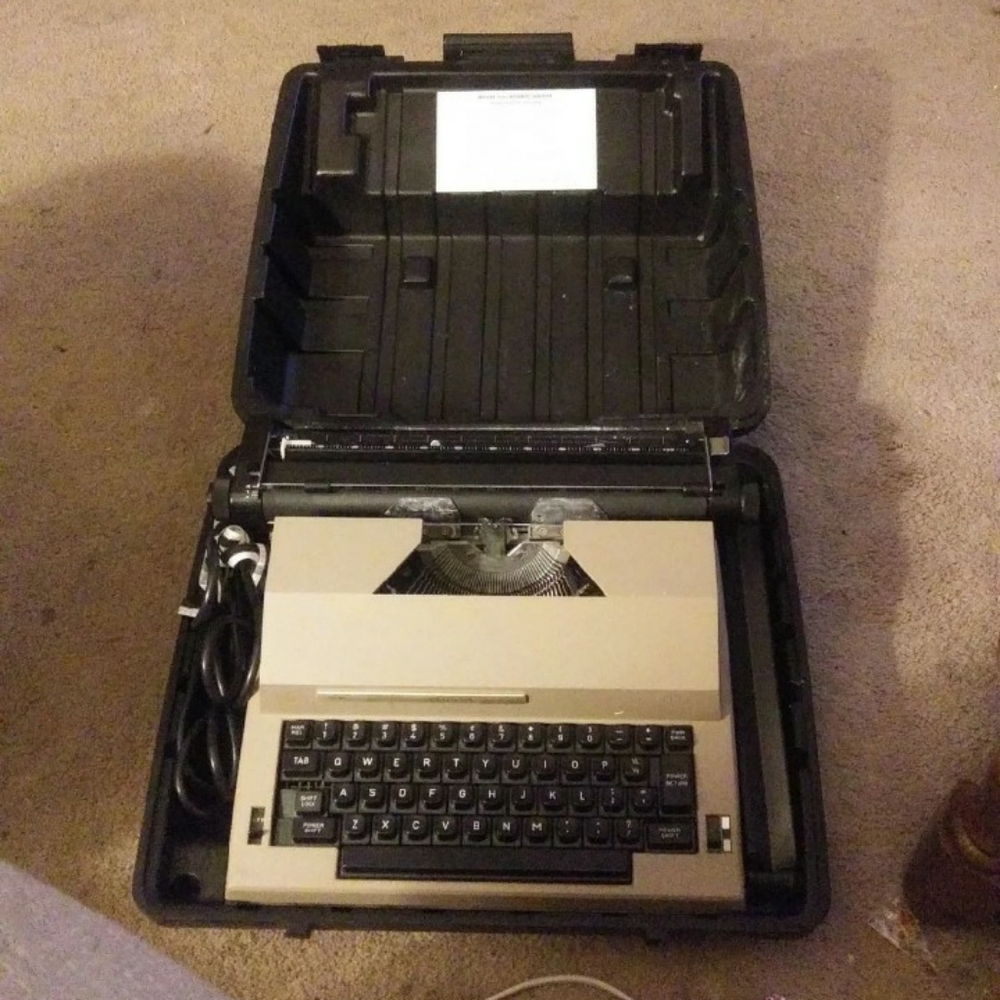 Electric typewriter